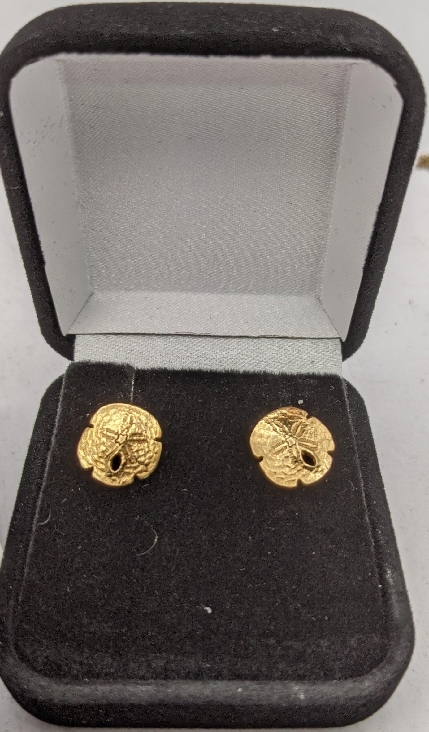 Two pairs of 14ct gold earrings, one pair in the form of a star fish, total weight 4g, together with - Image 2 of 4