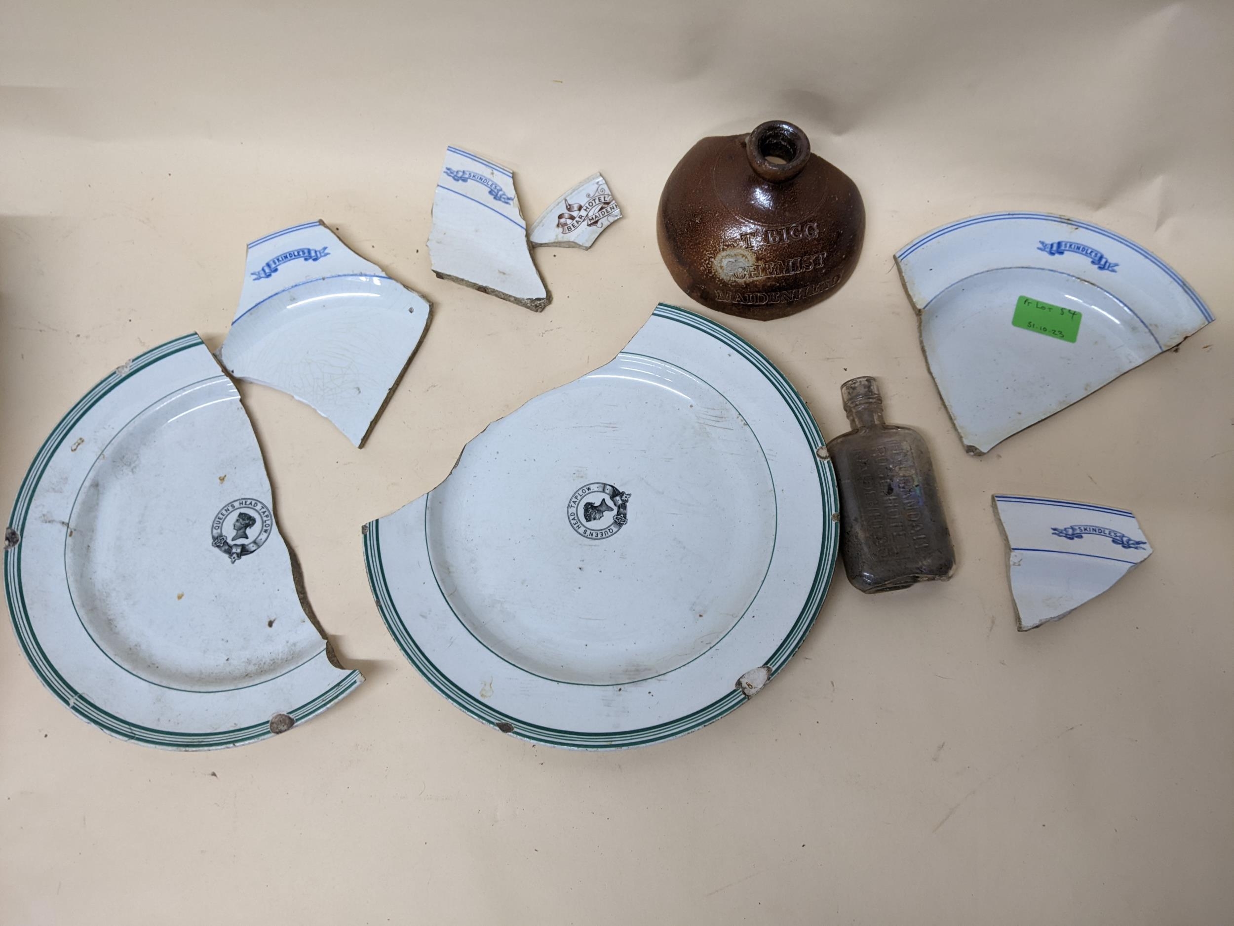 Mixed lot of assorted Maidenhead items to include an inscribed metal change tray, a W. Pitchford - Image 4 of 4