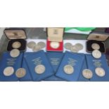 Mixed coins to include a cased 1977 silver proof crown, two cased 1964 Bermuda crowns, a group of