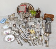 A mixed lot of silver plated items to include to include a serving spoon, a milk jug and sugar, a