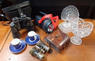 A miscellaneous lot to include binoculars, opera glasses and glassware.