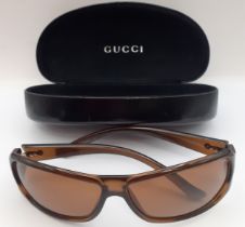 Gucci-A pair of brown 'Horse-Bit' sunglasses with brown lenses, model number GG2574/S having a