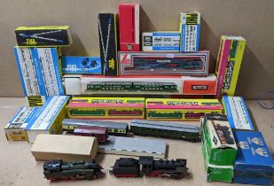 A selection of boxed and loose HO gauge to include two Eisenbahn-Modelbau locomotives, Schicht