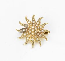 An Edwardian 15ct yellow gold and split seed pearl starburst brooch, 3 cm diameter, 4.9 grams