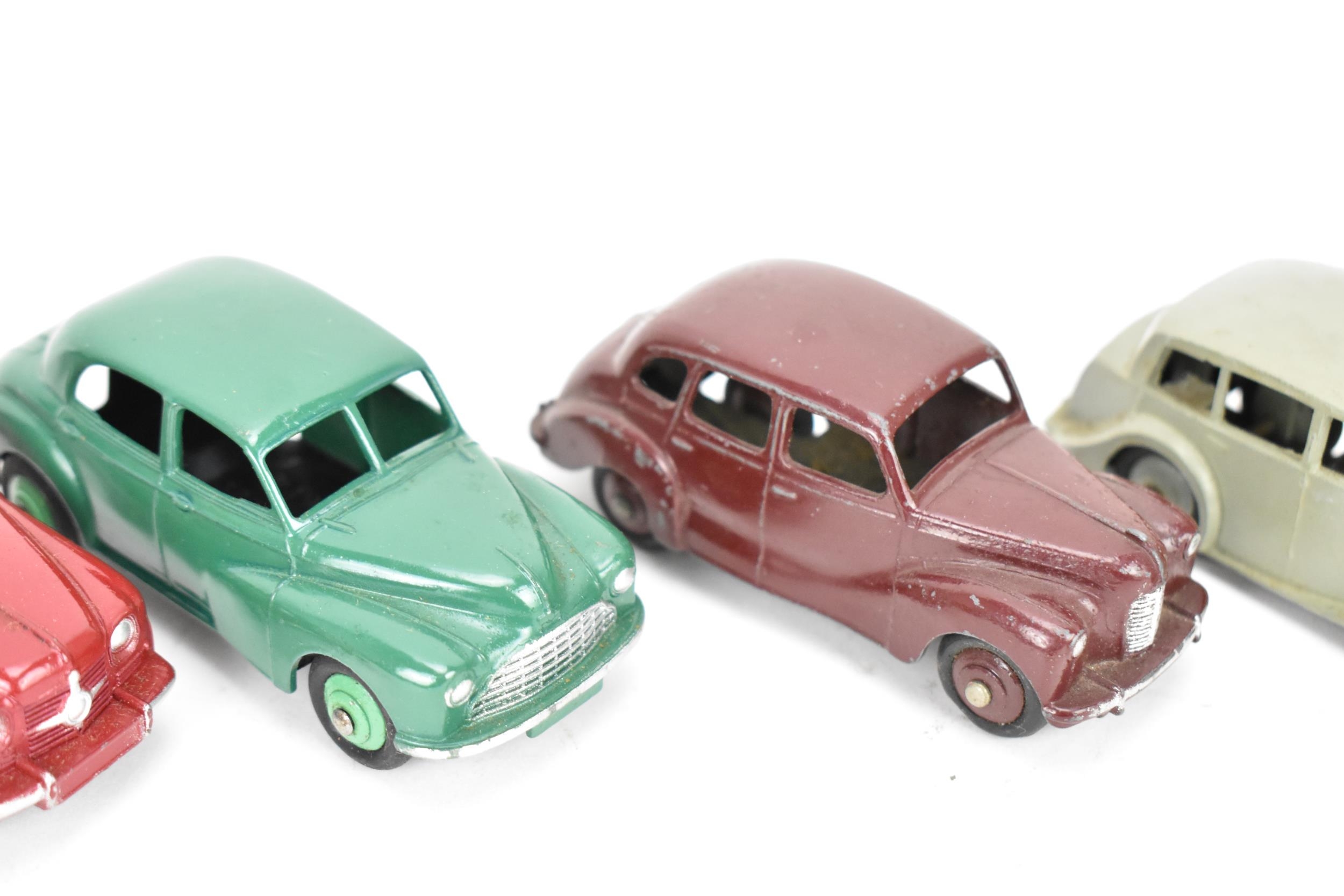 A collection of vintage Dinky diecast cars, to include an Austin Atlantic in blue, a Green Morris - Image 5 of 9