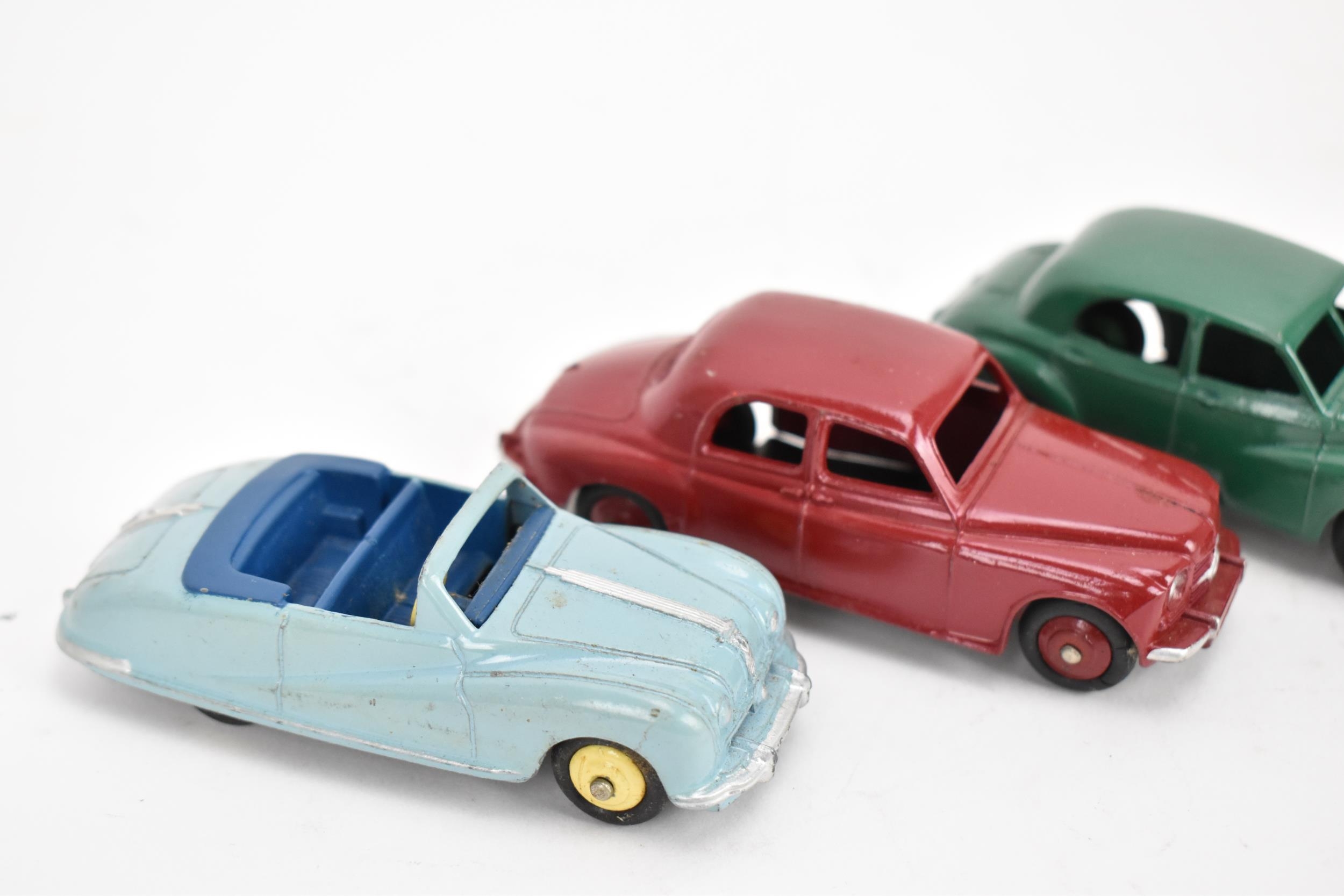 A collection of vintage Dinky diecast cars, to include an Austin Atlantic in blue, a Green Morris - Image 6 of 9