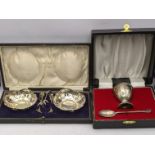 A boxed set of pierced sugar bowls and tongs hallmarked Birmingham 1919, together with a silver