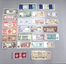 Mixed banknotes from around the world to include a 1973 Hong Kong and Shanghai Banking corporation