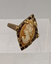 A 9ct gold cameo ring, total weight 2.9g Location: