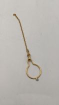 A yellow and white metal suspension clasp, stamped 18 CAPT total weight 5g Location: