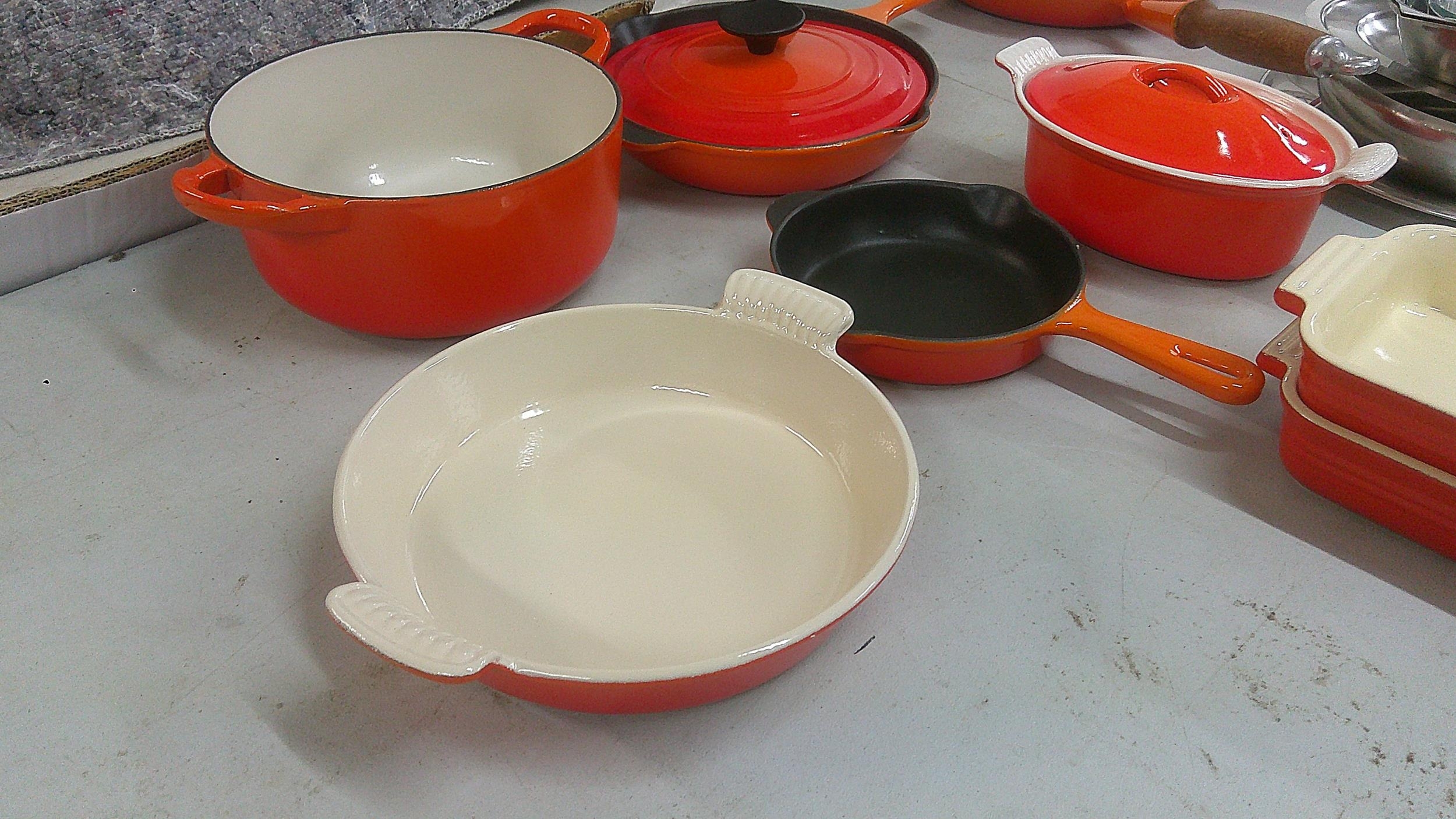 Le Creuset pots and pans to include a frying pan, serving dish and others, mostly in orange - Image 2 of 6