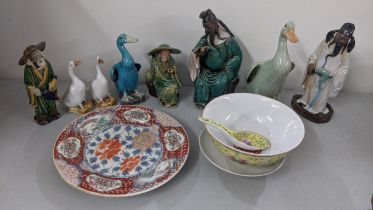 A mixed lot of Oriental items to include a Chinese turquoise glazed duck, Japanese Imari plate and