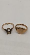 A 9ct gold gents signet ring A/F along with a 9ct gold ring stone missing, total weight 8.7g