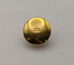 An 18ct gold cuff link total weight 3.9g Location: