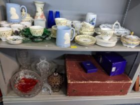A mixed lot to include coloured art glass, Edinburgh crystal, an incomplete Rosenthal china coffee