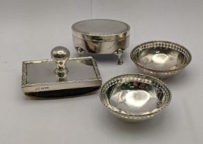 Mixed silver to include a four footed trinket box, a pair of silver pin dishes having pierced