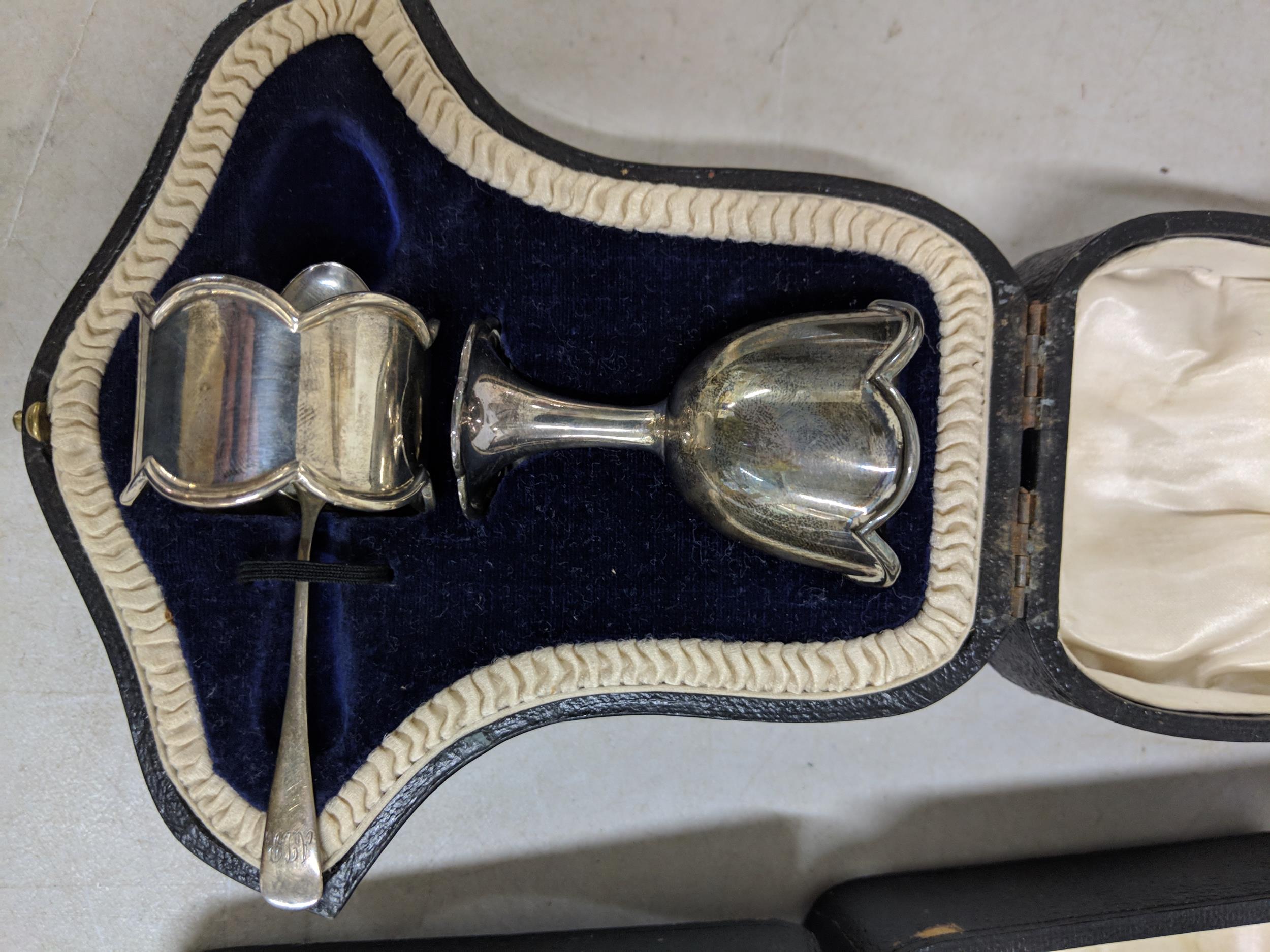 A silver Christening set to include a teaspoon, egg cup and napkin holder, hallmarked Sheffield 1922 - Image 4 of 4