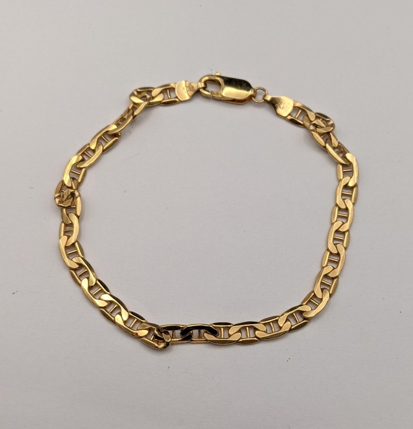 A 9ct gold anchor link bracelet, total weight 3.8g Location: