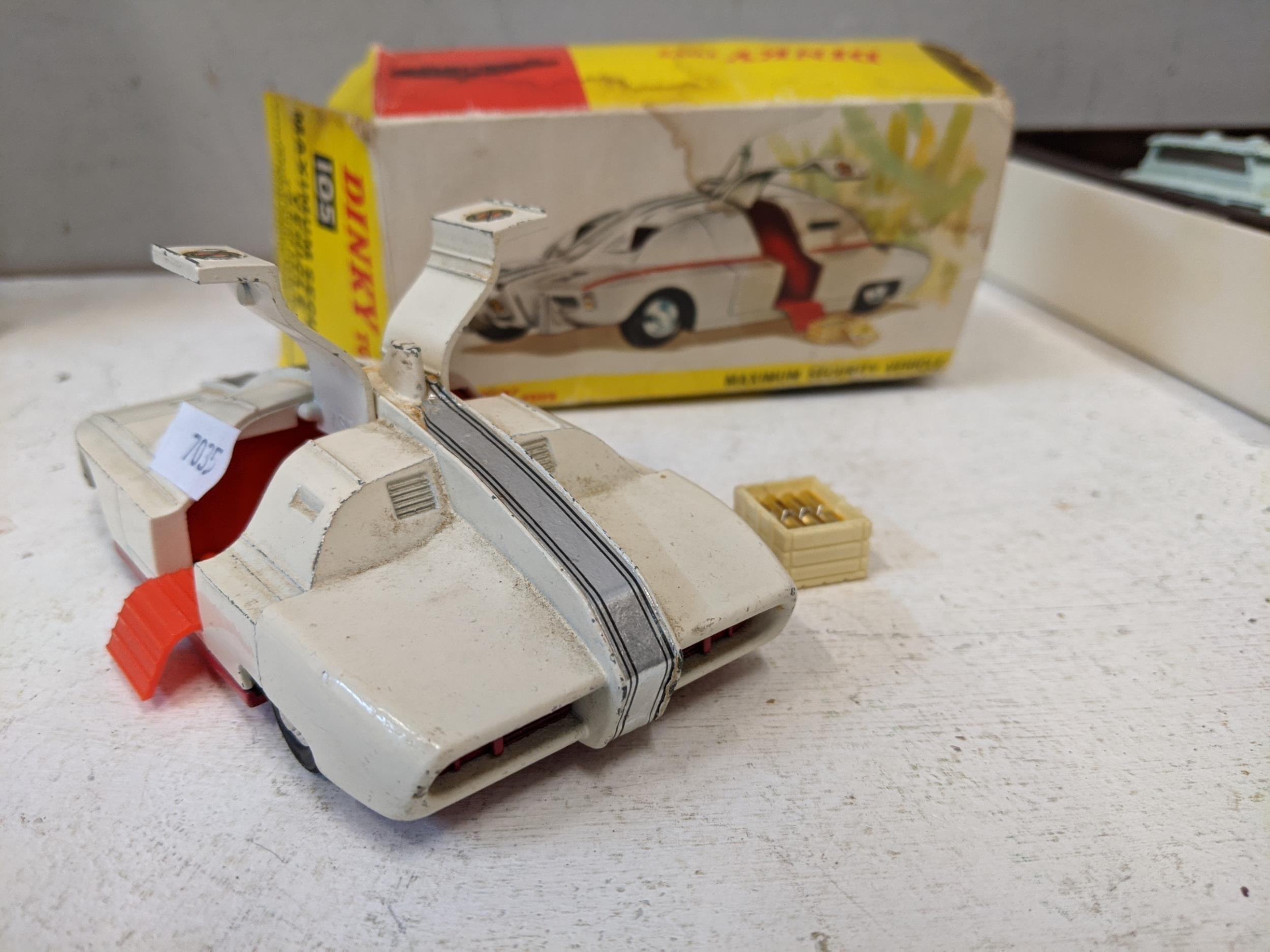 Assorted Corgi and Dinky toys to include a boxed Dinky Maximum security vehicle, A Corgi 007 Lotus - Image 6 of 7