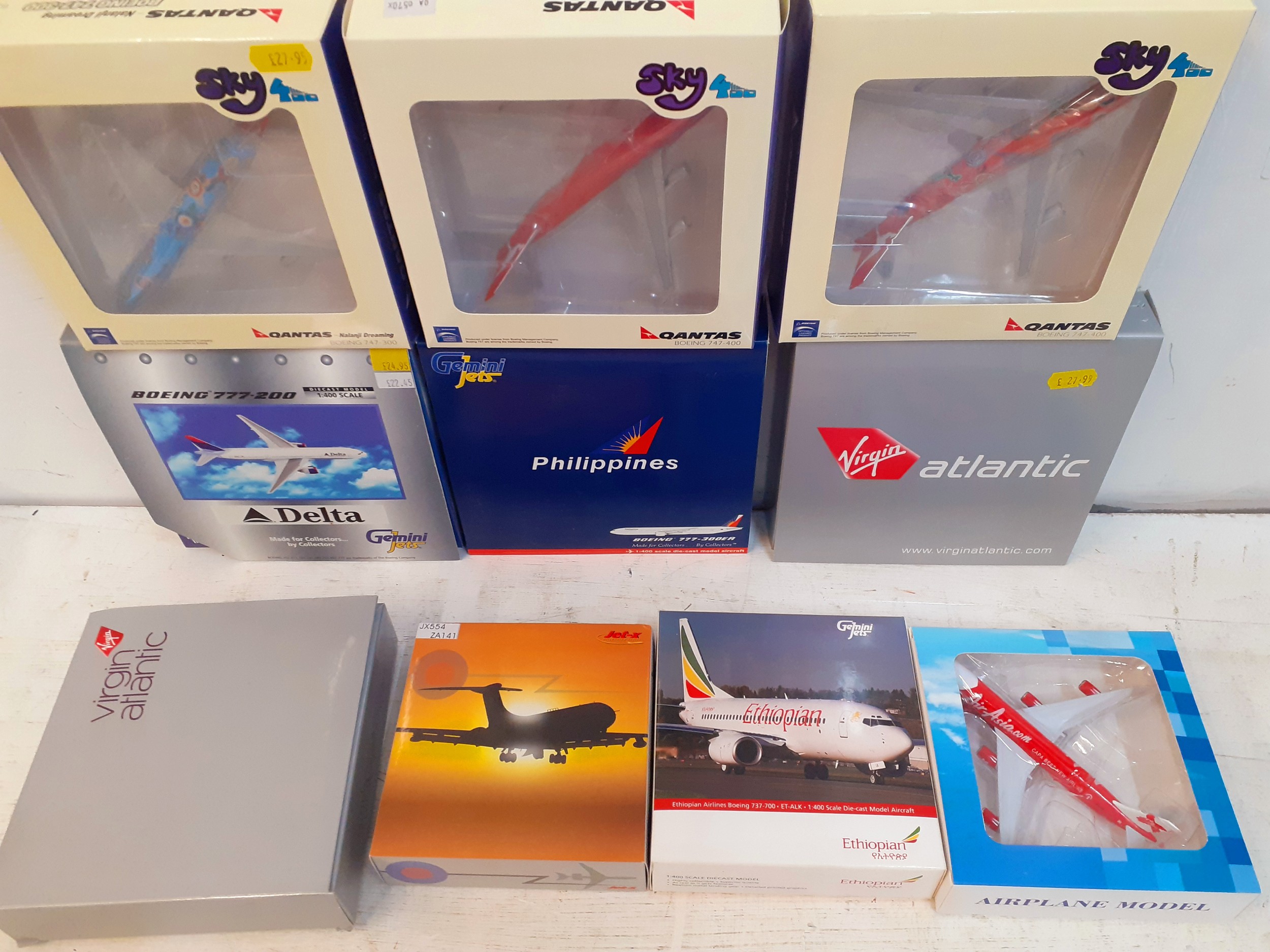 A quantity of 10 mixed diecast model aircraft, 1:400 scale to include Qantas Sky 400 '747' models, - Image 2 of 3