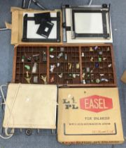 A mixed lot to include a printer's tray containing miniature items including a lapis lazuli carved