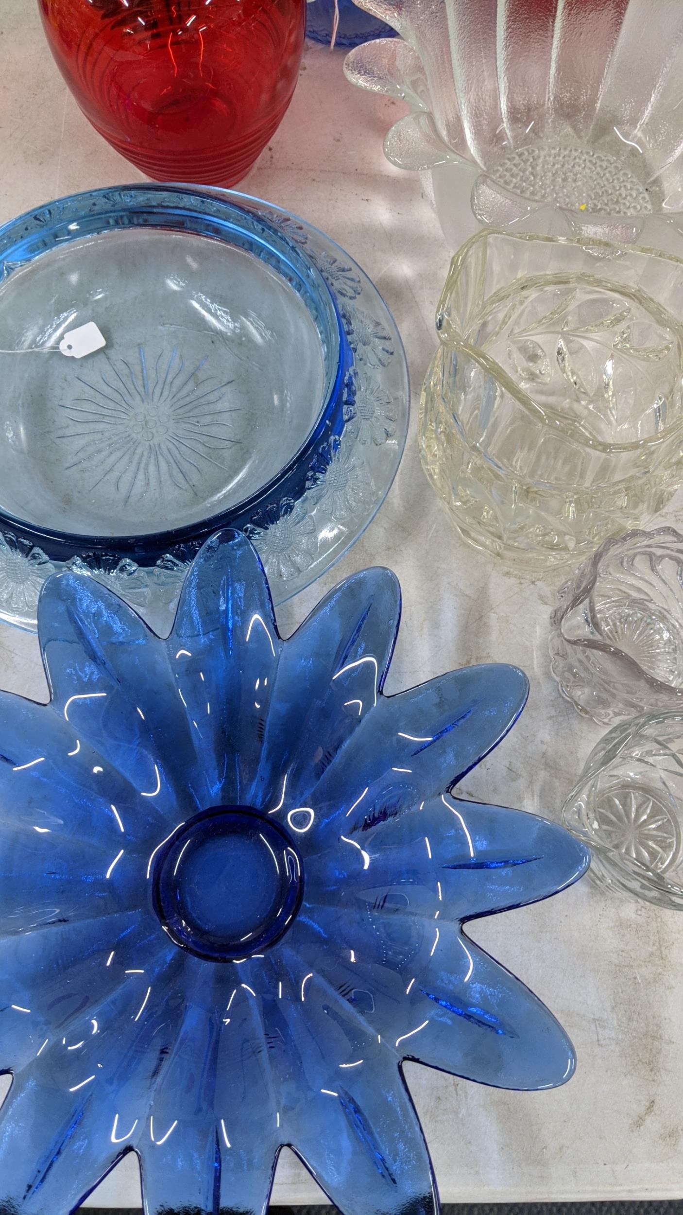 A collection of glass to include a green bowl, a clear vase other items Location:LWB - Image 3 of 3