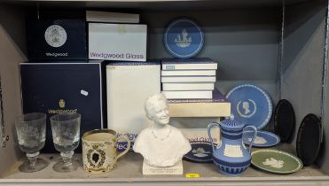 Twelve Wedgwood pieces to include a model of Queen Elizabeth, a lidded twin handled pot, seven