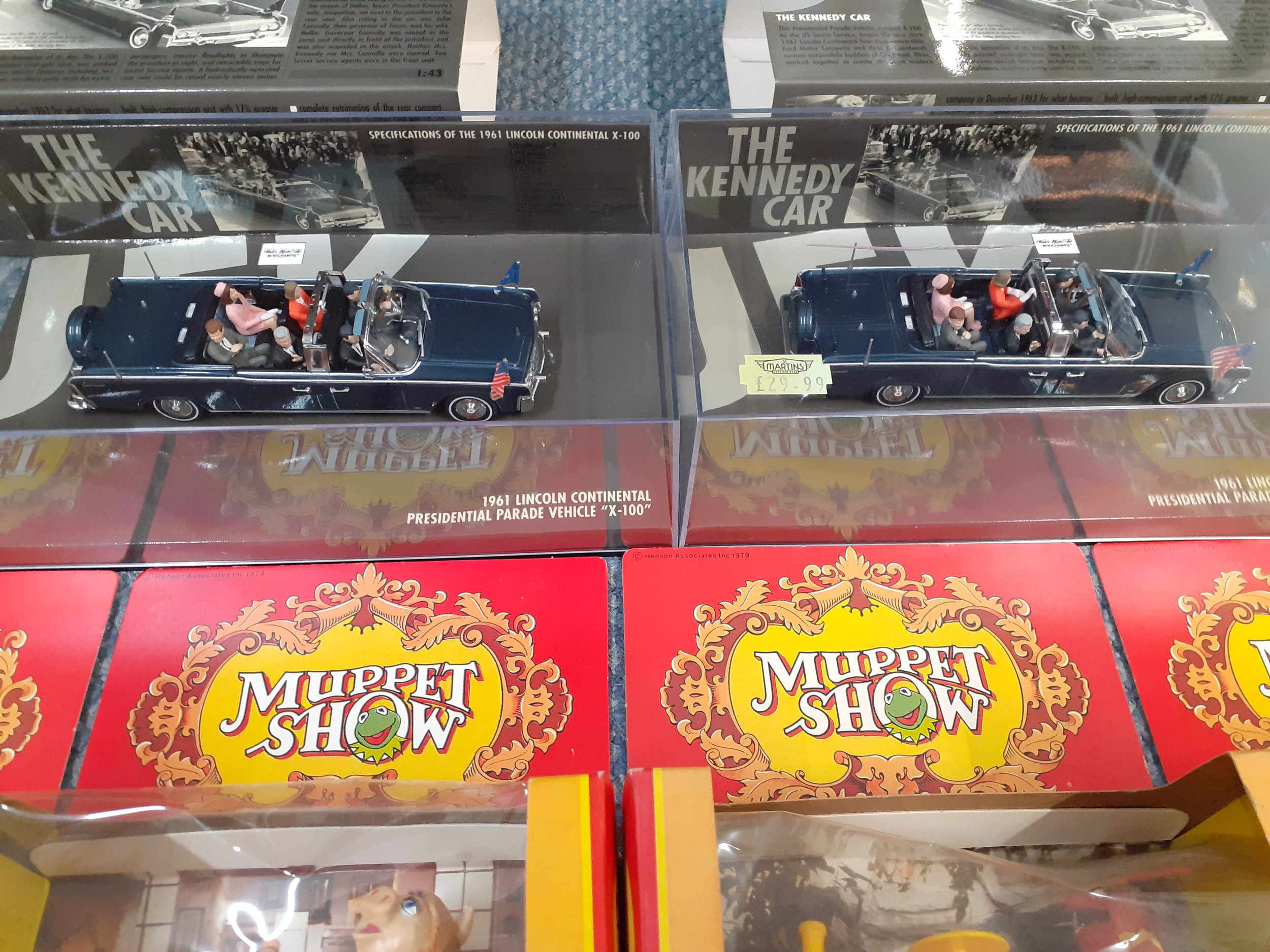 A group of boxed toys to include 2 Mini Champs 1961 toy models of a Lincoln Continental Presidential - Image 3 of 3