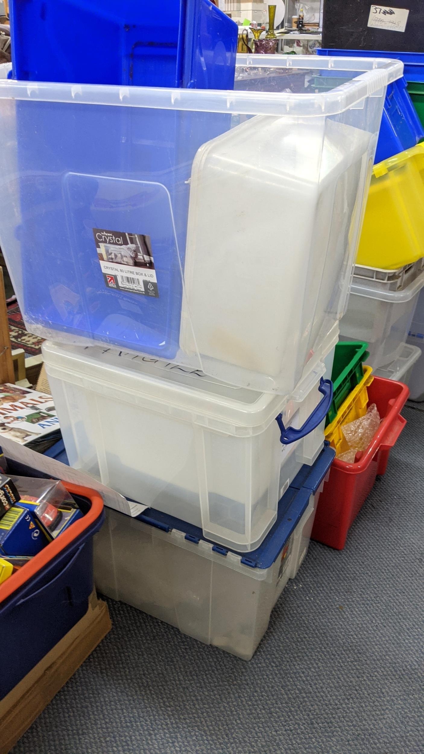 A quantity of plastic storage boxes Location:A2M - Bild 2 aus 3