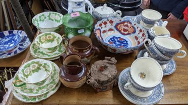 Mixed 20th century ceramics to include Doulton Lambeth, an Imari fruit bowl, T.Goode tea ware, a