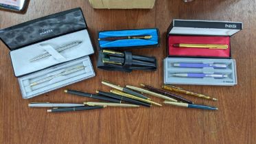 Various Parker pens, Parker 75, Classic Matte set, Parker Chinese lacquer Parker 88, and other items