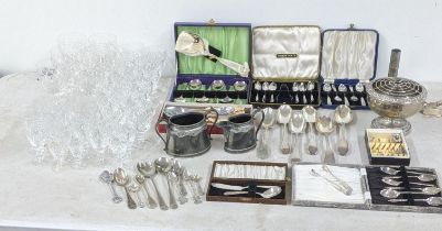 A mixed lot of silver plate to include Fiddle pattern table spoons and others, boxed plated