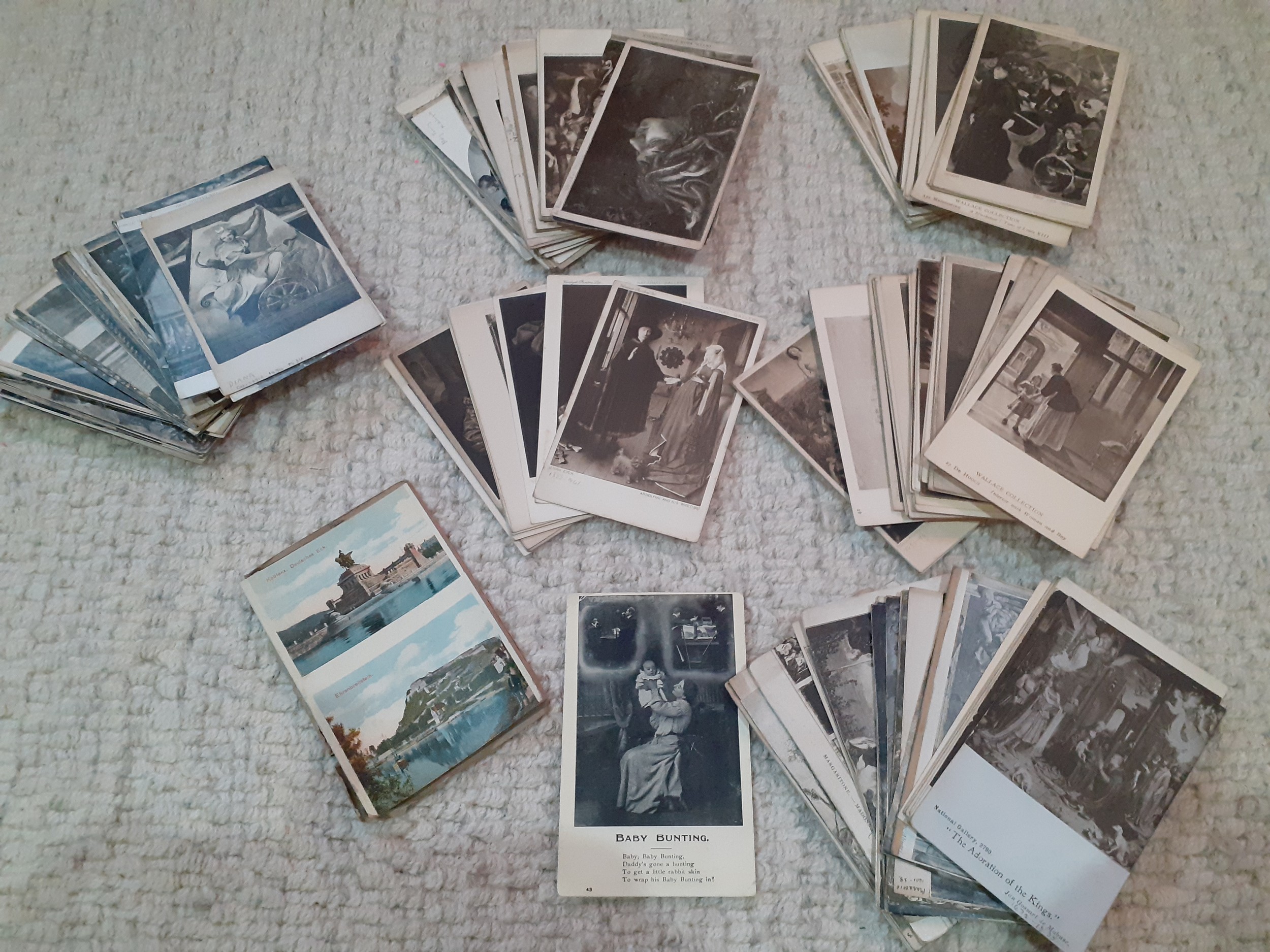 A quantity of early 20th Century and later postcards, greetings and collectors cards to include - Bild 5 aus 8