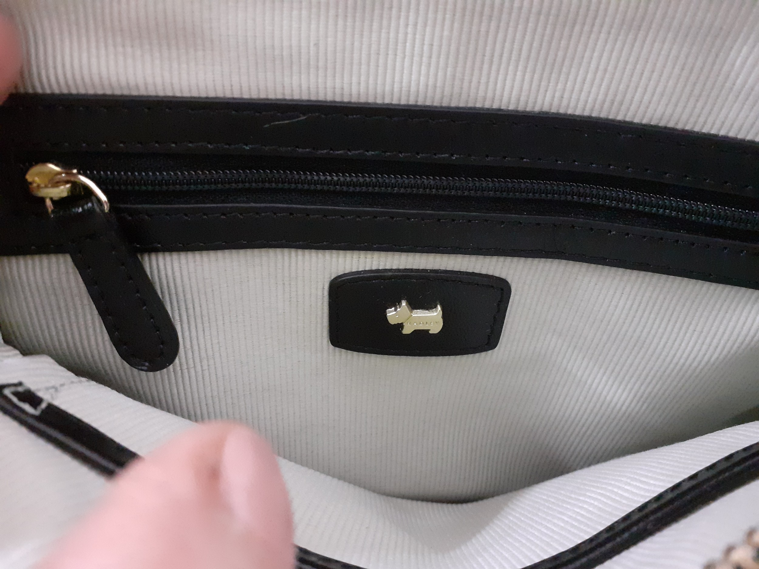 Radley-A small black leather crossover bag with branded dust-bag. Location: Condition: No damage - Bild 3 aus 3