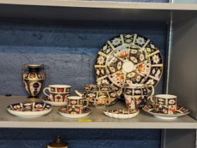A collection of Royal Crown Derby Imari ceramics to include a 2451 dinner plate, cups and saucers,