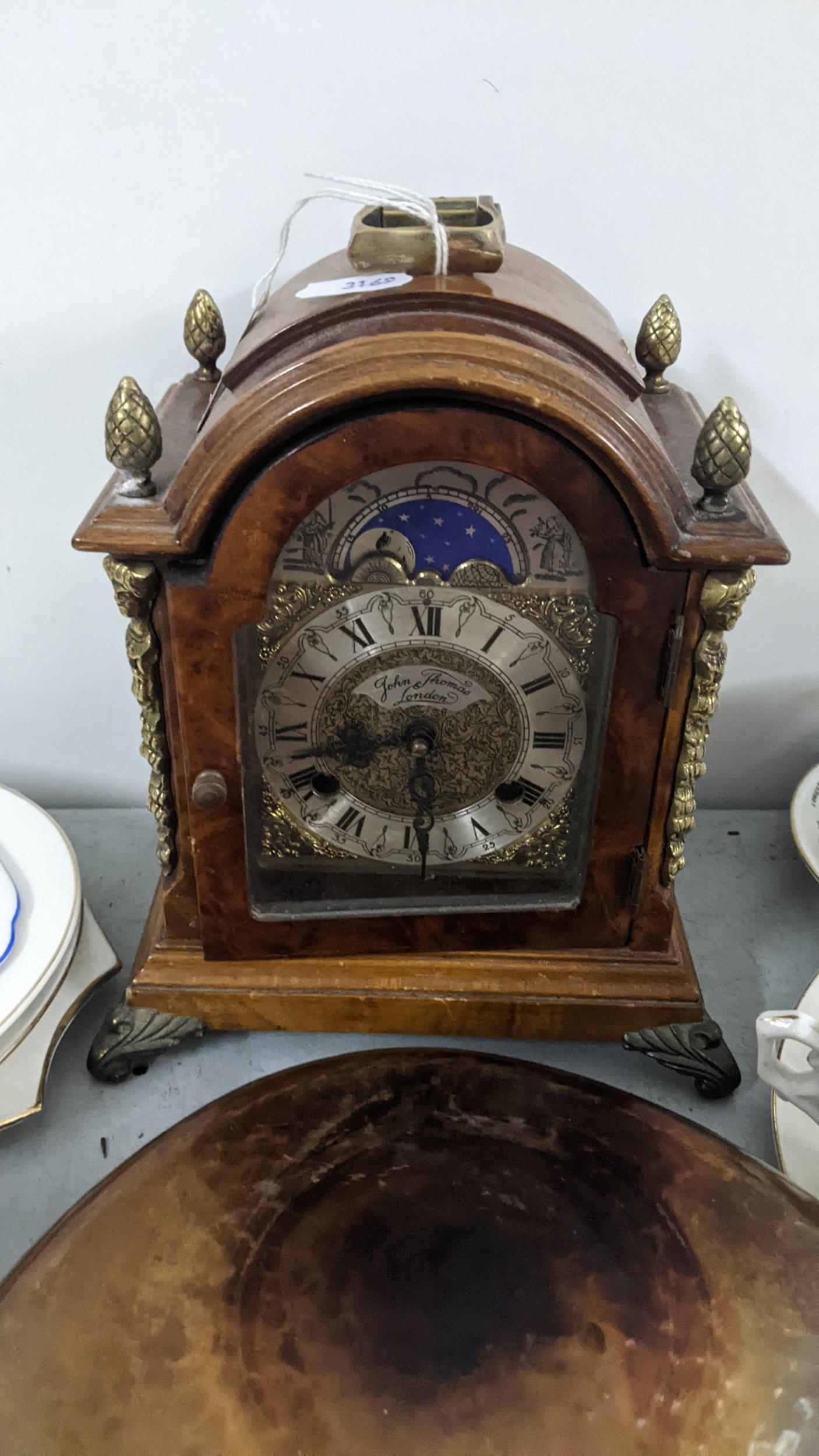 A mixed lot to include an 8-day mantel clock, commemorative china and other items Location: - Image 2 of 3