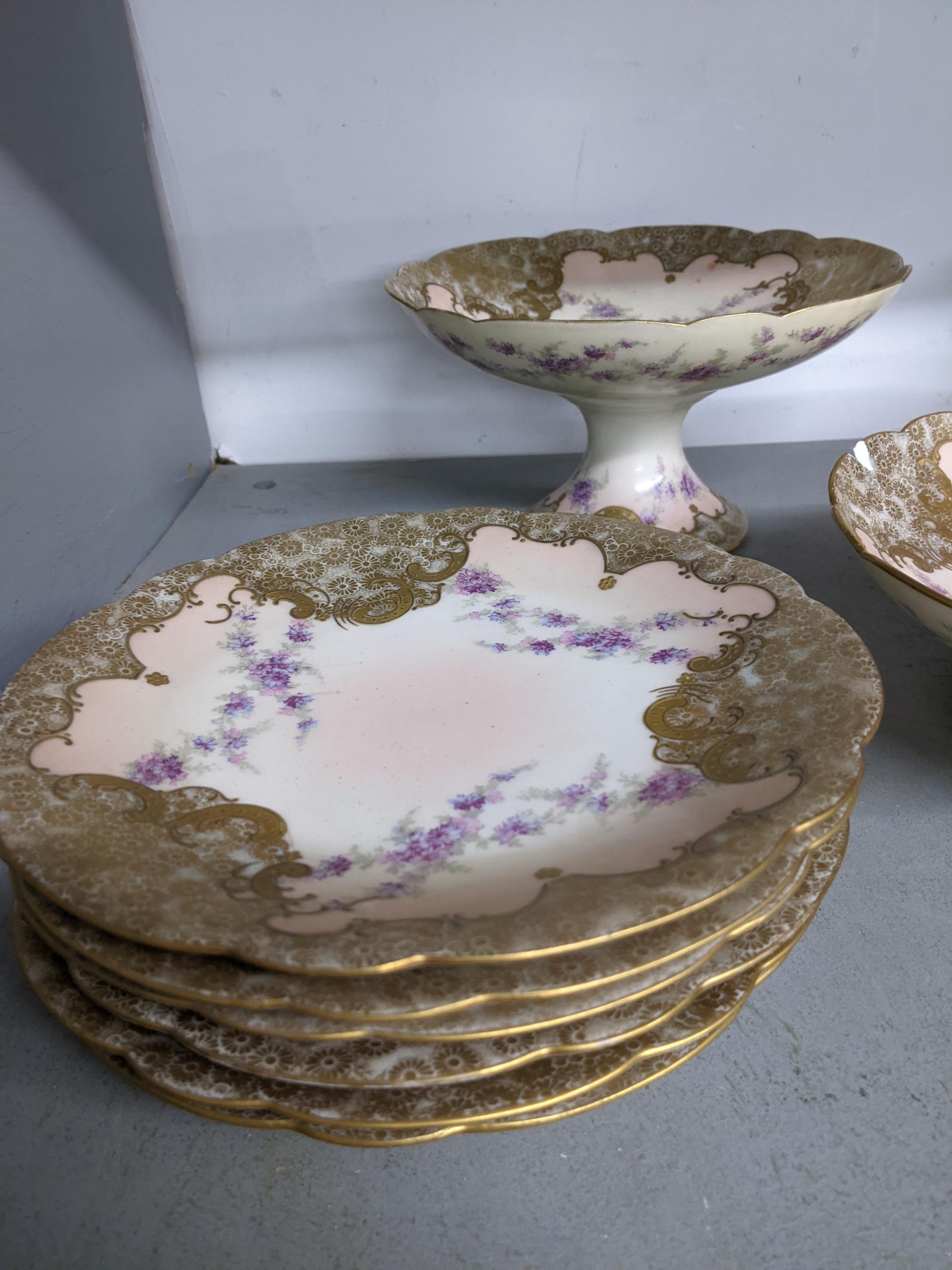 Late 19th/early 20th century Limoges porcelain dessert service decorated with flowers comprising - Bild 4 aus 4