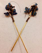 A pair of late 19th Century handmade Chinese Tian-Sui 点翠 single pronged gold lacquered hairpins with