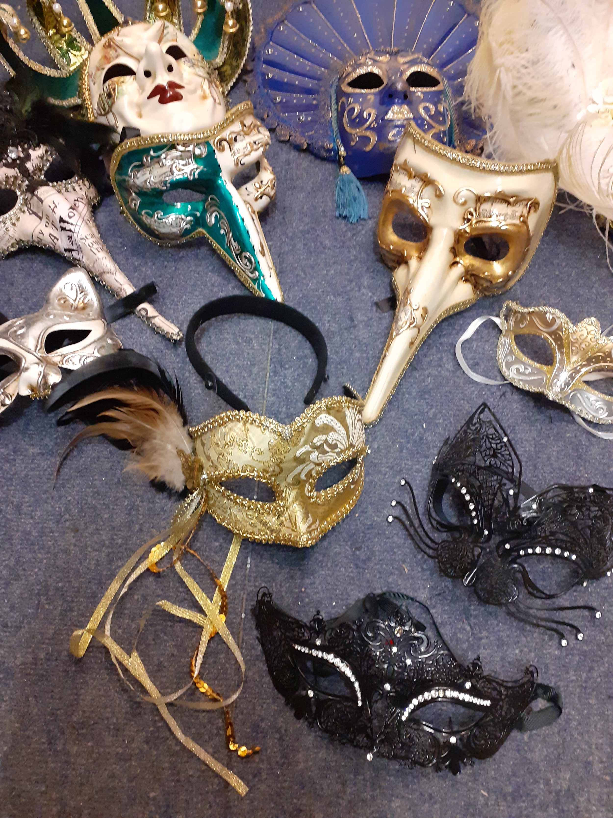 A quantity of Venetian ornate masquerade masks, several stamped Venezia to the reverse. Location:BWR - Bild 2 aus 4