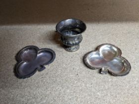 Two Edward VII silver bridge ashtrays in the form of ace of clubs, Birmingham 1904, and a
