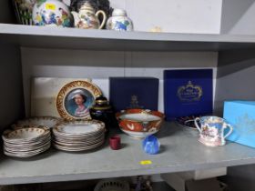 A mixed lot of ceramics to include a boxed Royal Crown Derby Imari pattern plate, Royal Worcester