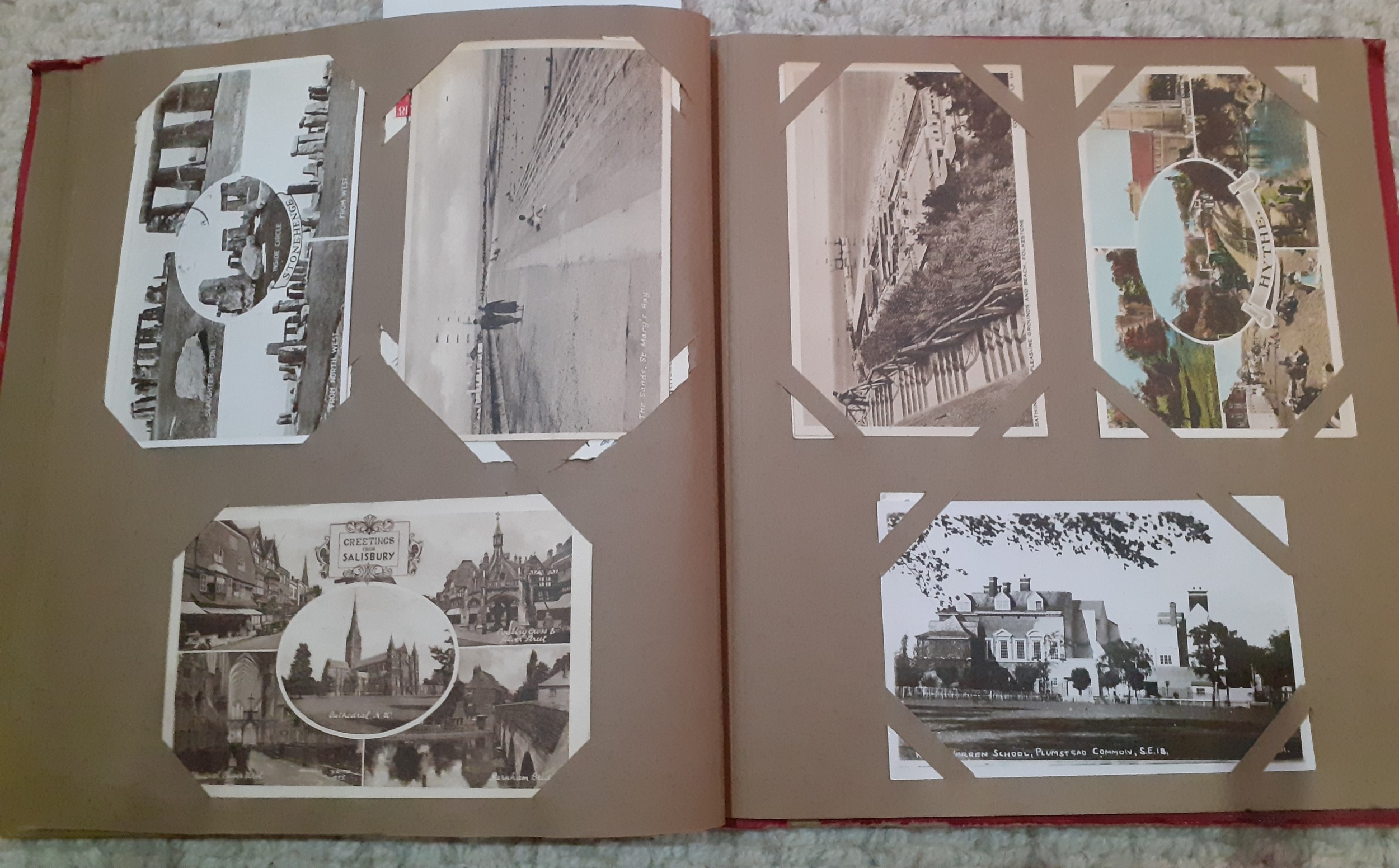 An album of early 20th Century travel postcards to include British seaside resorts and commemorative - Bild 5 aus 8