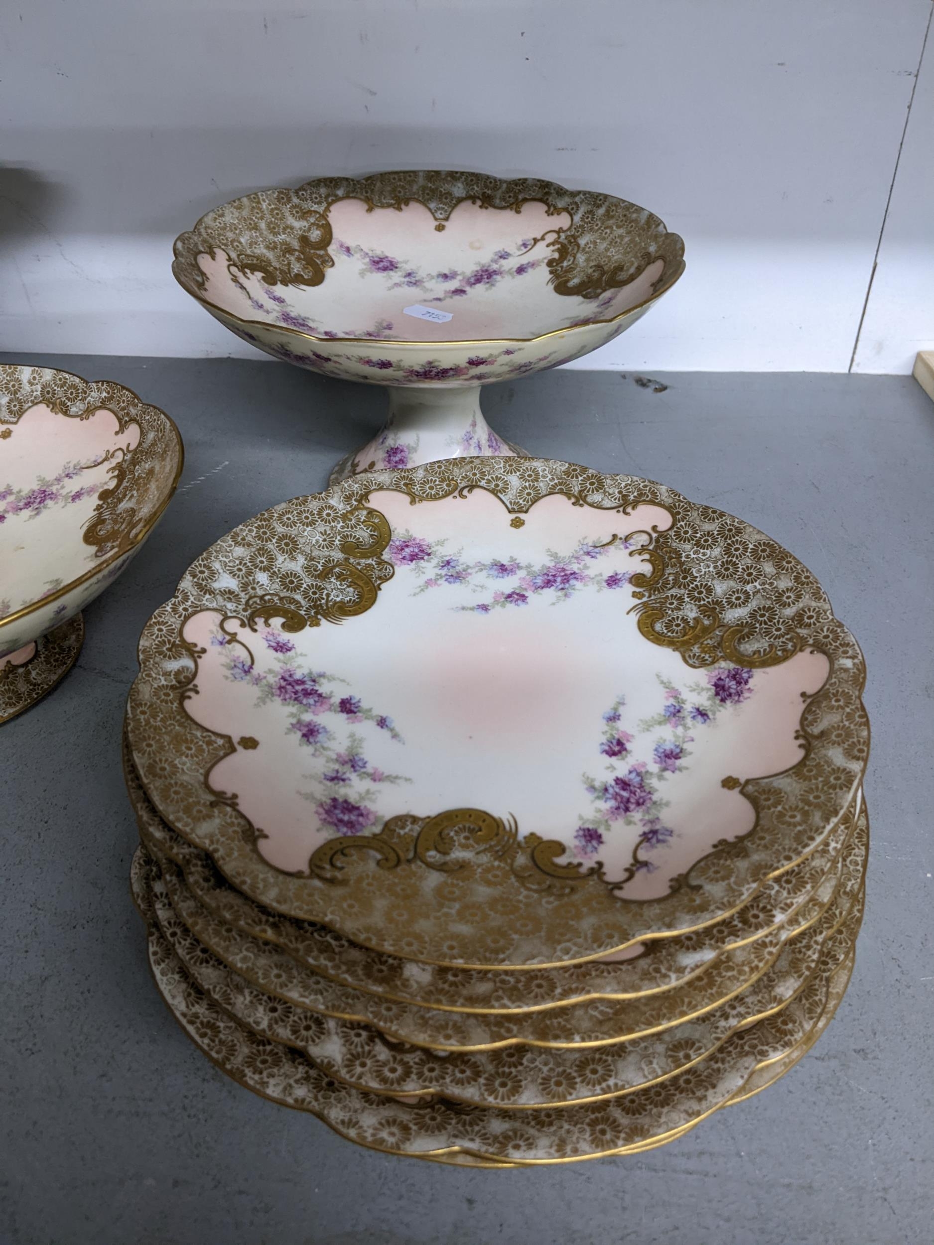 Late 19th/early 20th century Limoges porcelain dessert service decorated with flowers comprising - Bild 3 aus 4