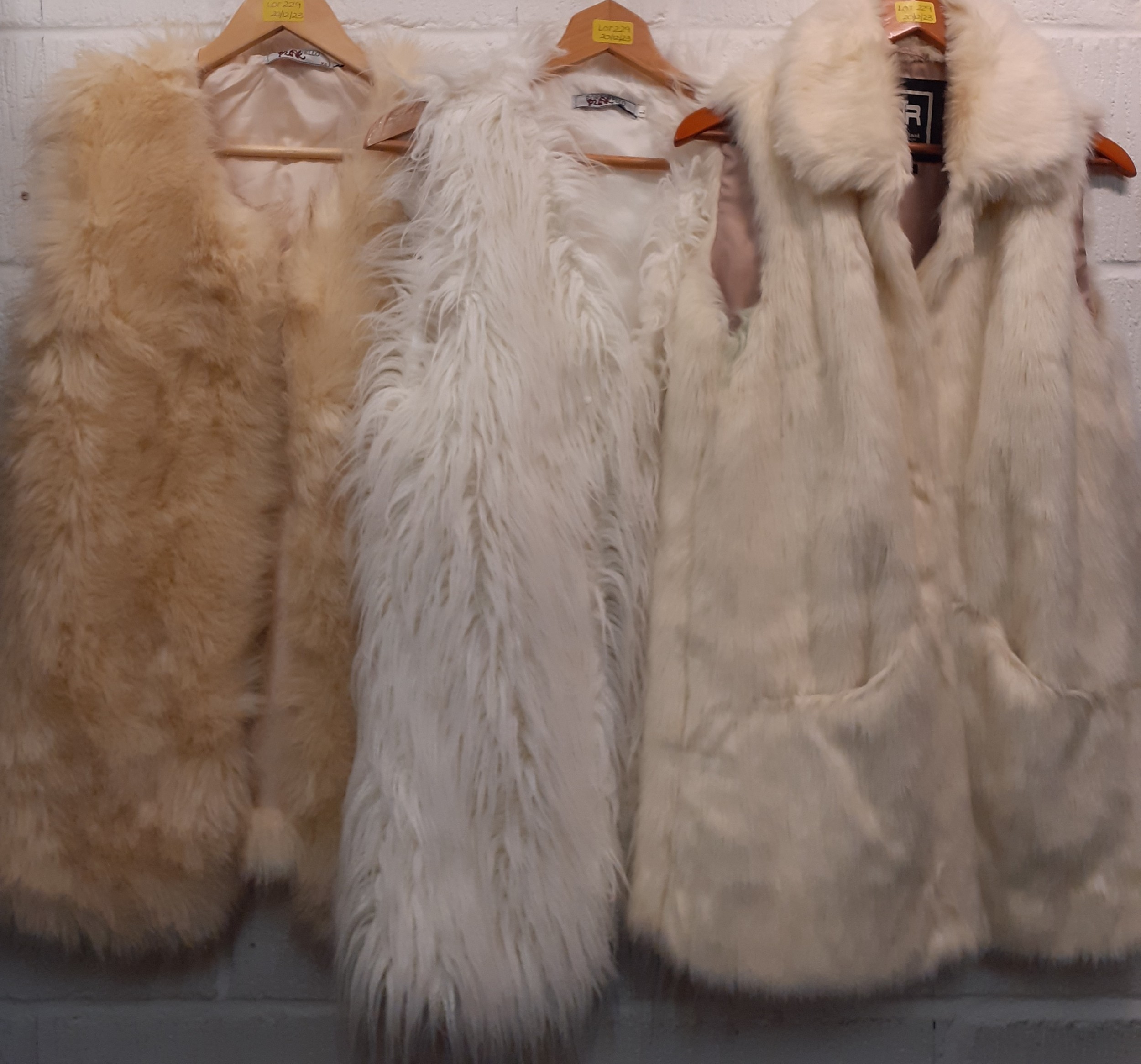 A quantity of 6 modern faux fur outer-garments to include a JD Williams 'Joanna Hope' red dyed - Bild 3 aus 3