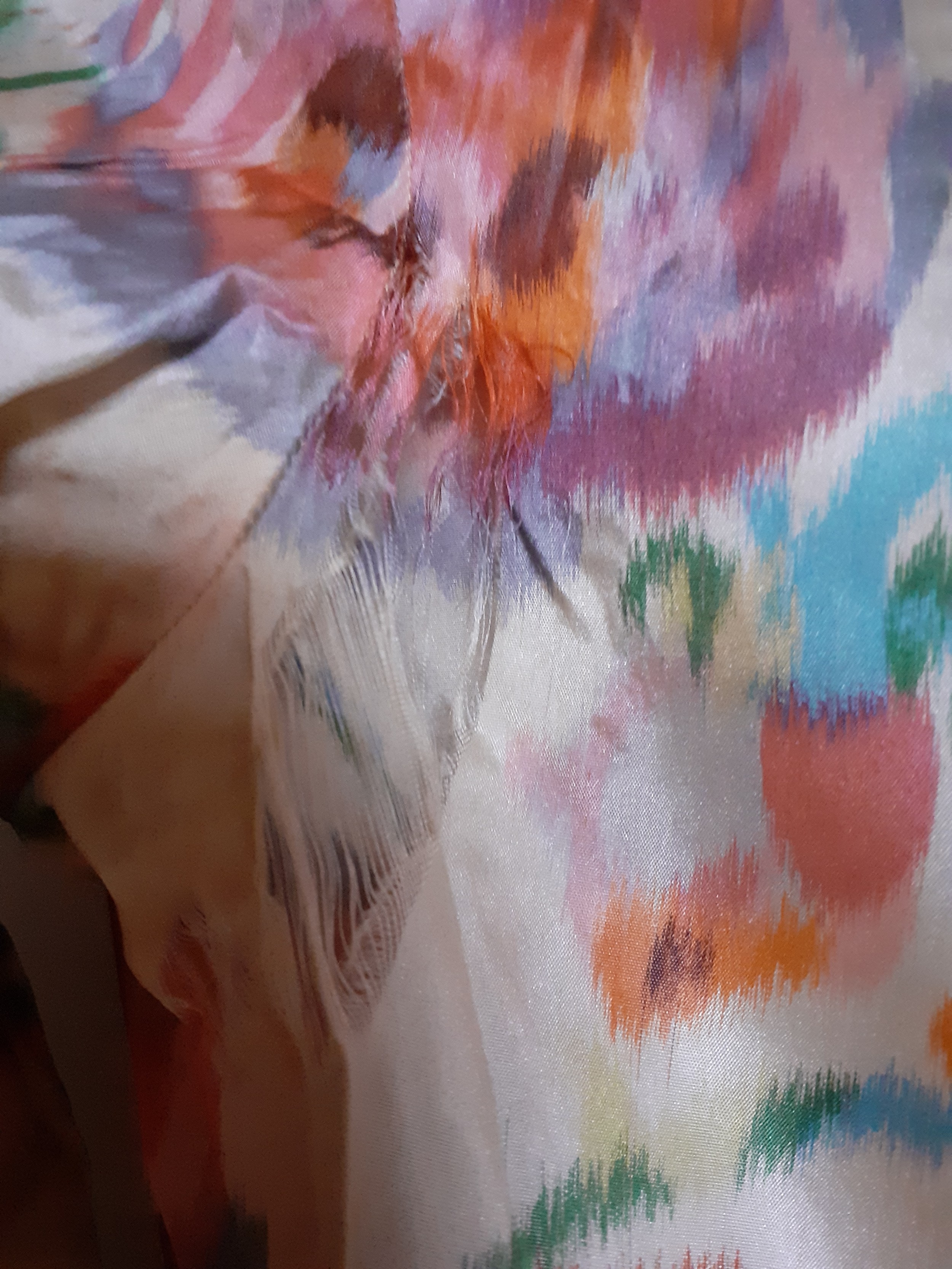 A vintage silk blouse A/F having a multi-coloured floral pattern throughout with yellow piping to - Bild 11 aus 14
