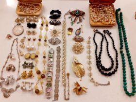 A quantity of vintage costume jewellery to include a string of Ciro simulated pearls A/F having a