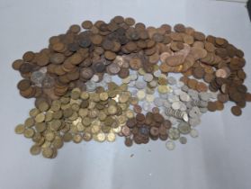 Mixed coins - a collection of Victoria - Elizabeth II pennies, halfpennies, farthings, and a