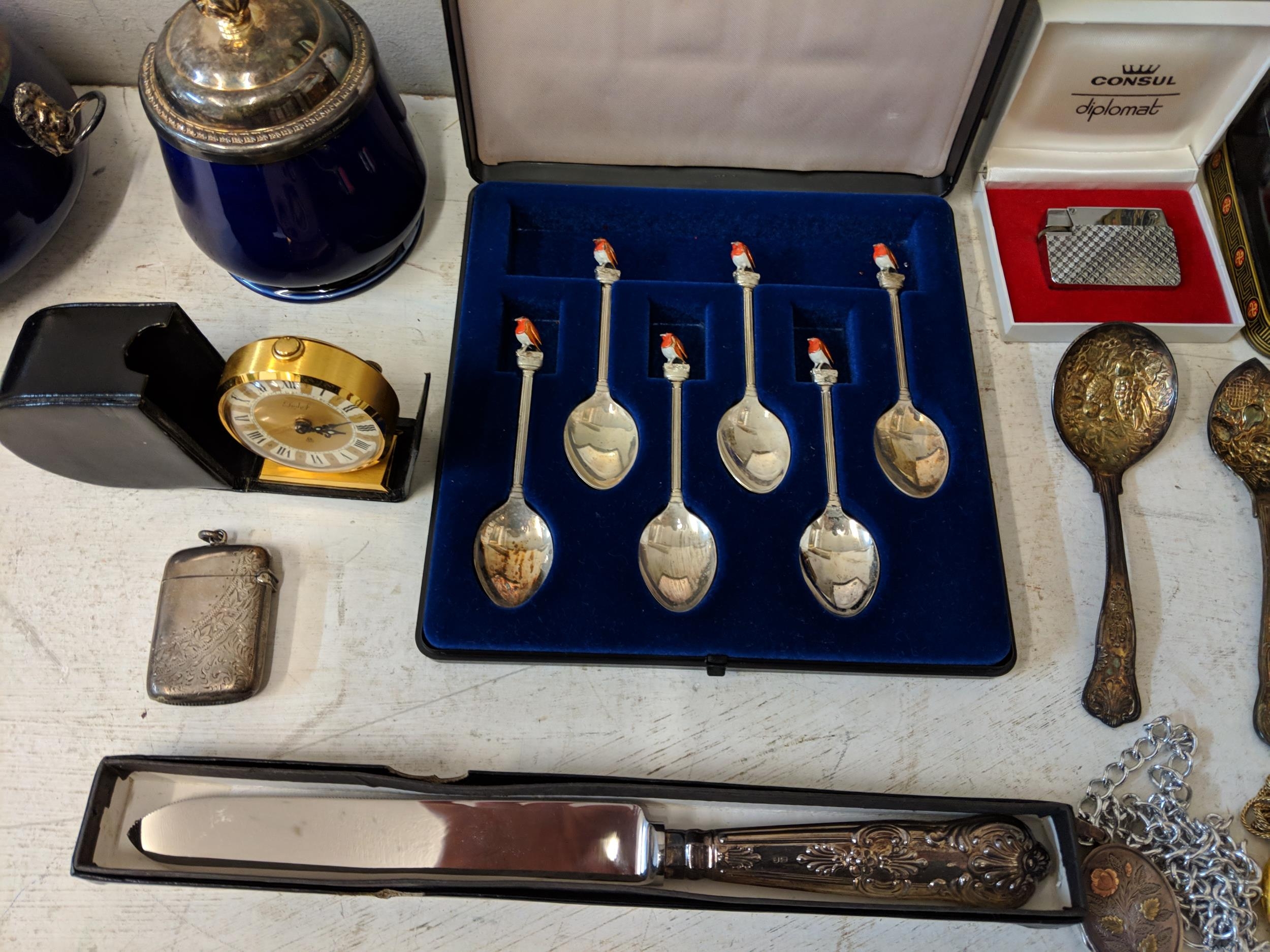 A mixed lot to include cased set of silver plated spoons, a consul diplomat lighter, a small - Bild 4 aus 5