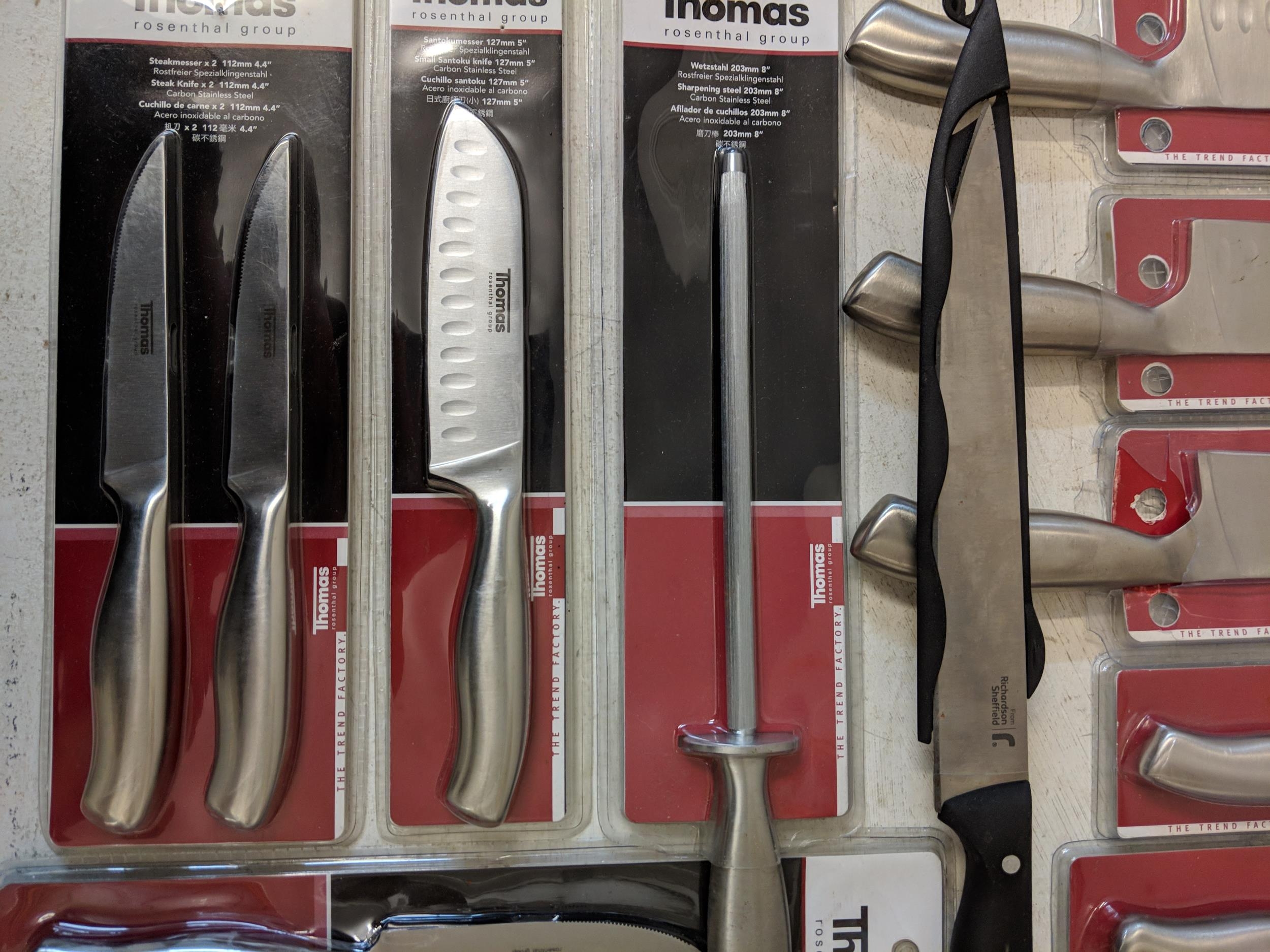 Sixteen as new Thomas kitchen knives, scissors and steel and two other knives Location: - Bild 5 aus 5