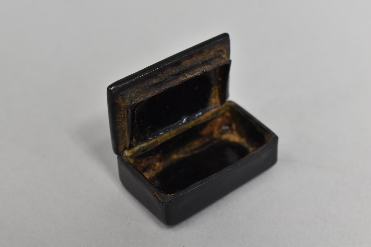 A Small 19th Century Lacquered Snuff Box of Rectangular Form with Hinged Lid, 3cm wide - Image 2 of 2